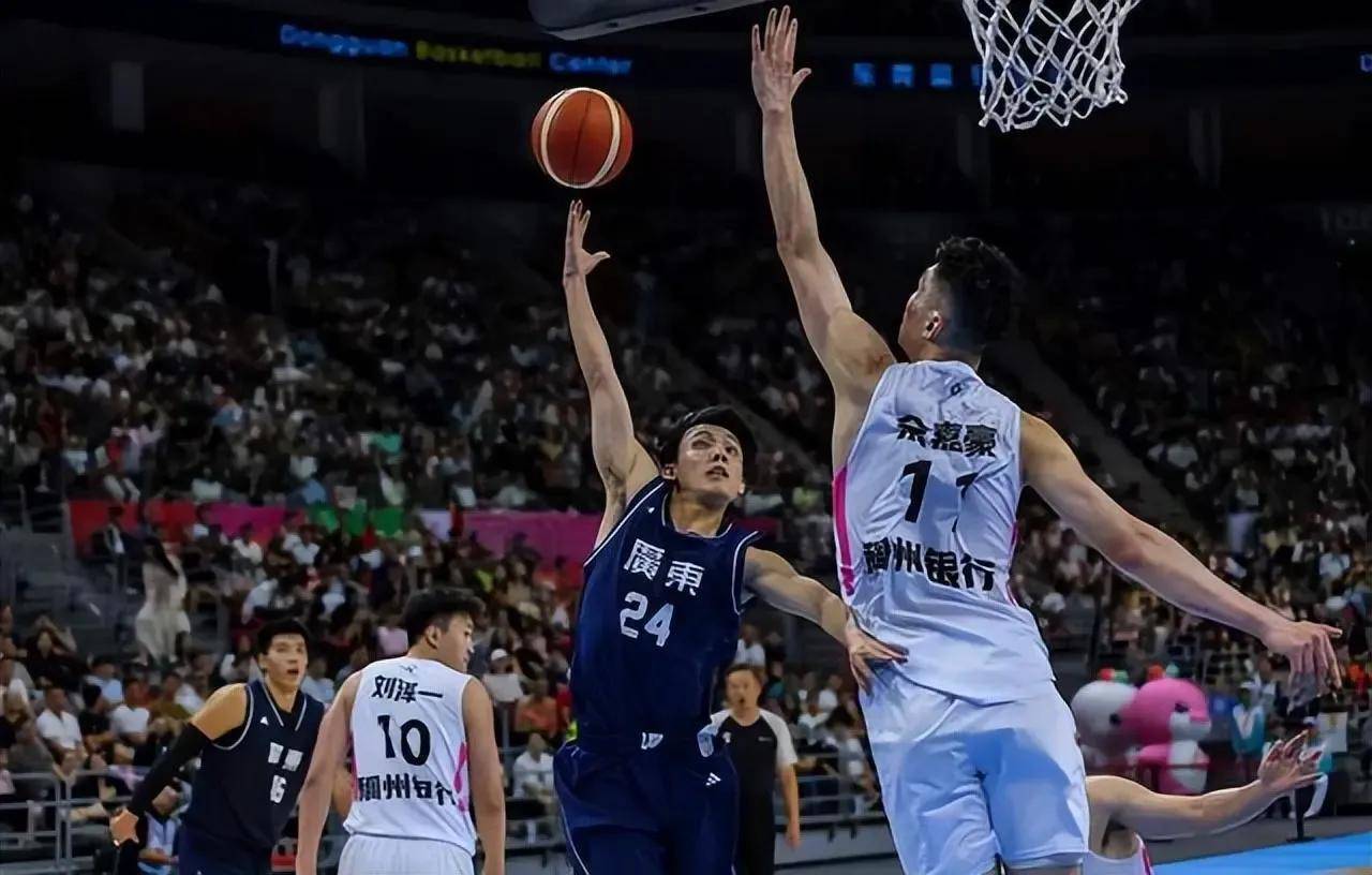 米兰体育-清晨深圳男篮调整名单以备欧篮联，遗憾出局环节打磨，球迷炸锅，纪律约束更严格