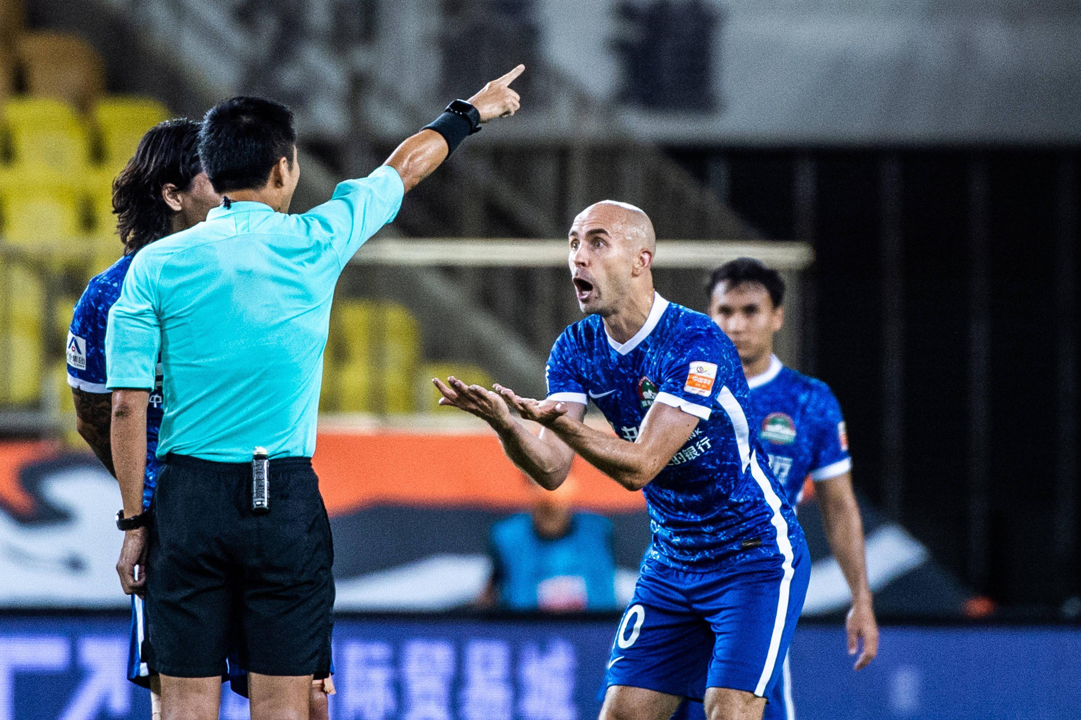 米兰体育-集结日中超焦点战，上海海港强势反弹，压力陡增，身体对抗强度拉满